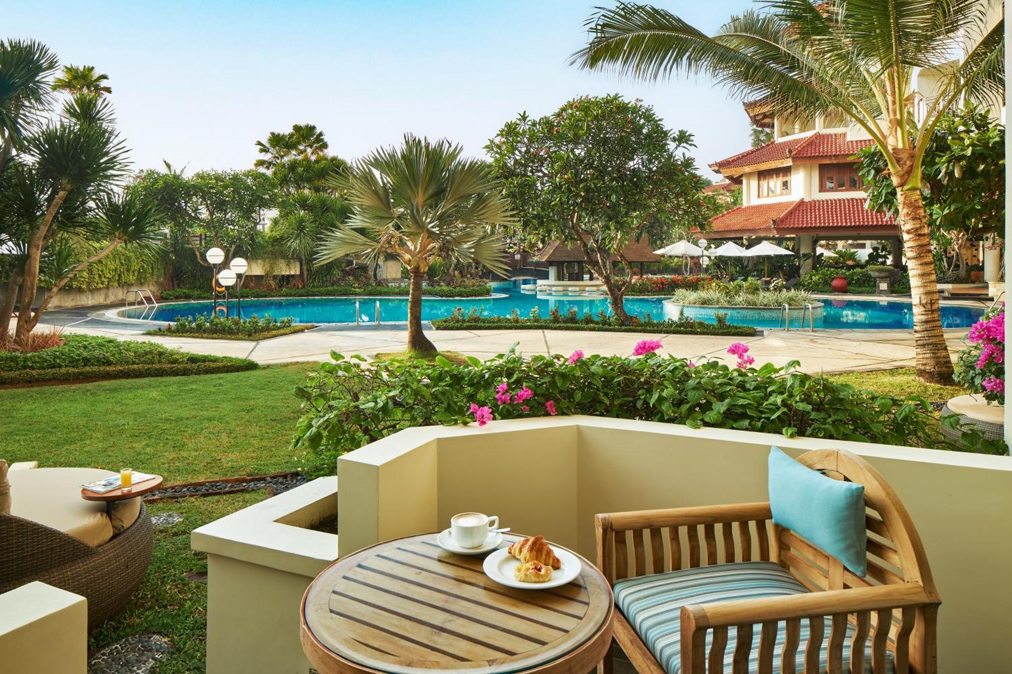 Grand Mirage Resort & Thalasso Bali Nusa Dua  Exterior foto The pool at the hotel